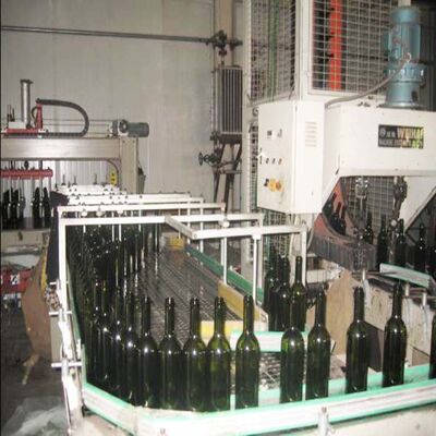 Comprar Linha industrial da fabricação da garrafa de vidro 150TPD com o vidro 380V que forma a máquina Fabricação em linha